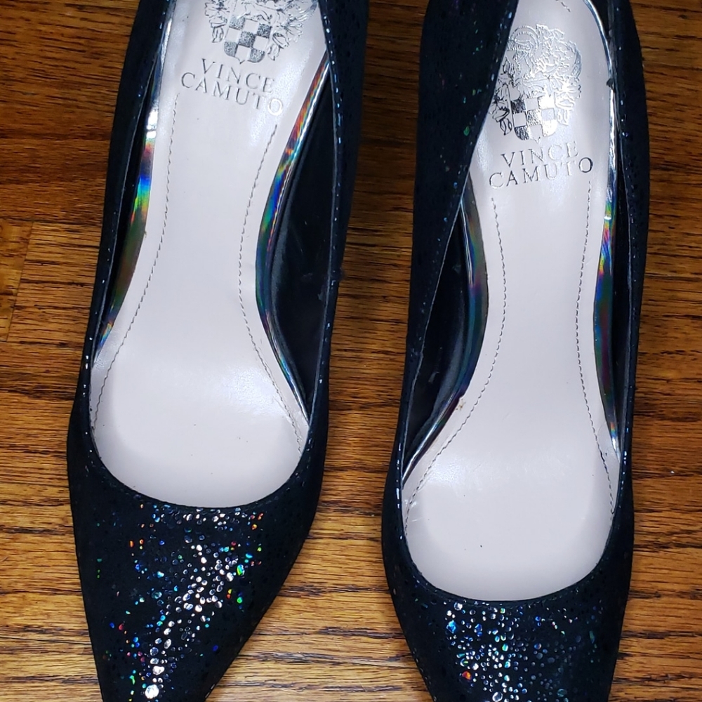 Iridescent black pumps